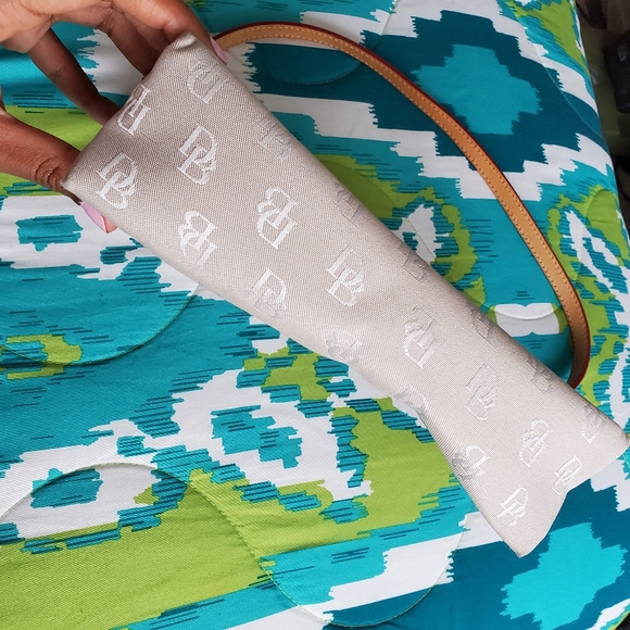 Dooney & bourke - Picture 3 of 6